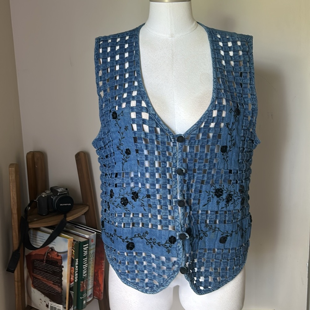 Vintage TanTrum Blues Denim Lattice Embroidered Blue Vest with Floral Design XL